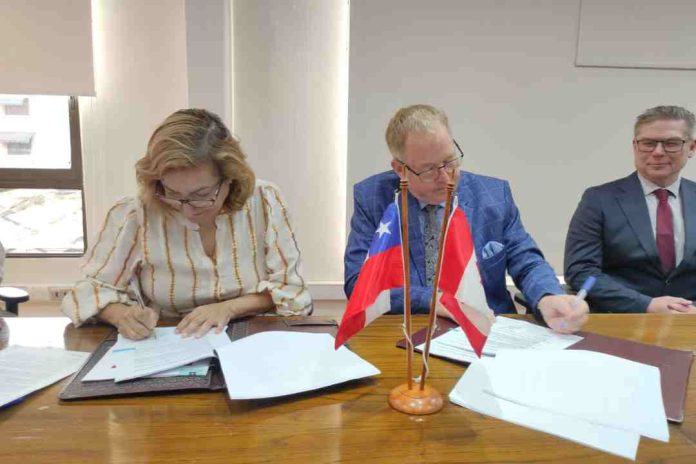 Chile y Canadá firman Plan Operativo para enfrentar emergencias de incendios forestales