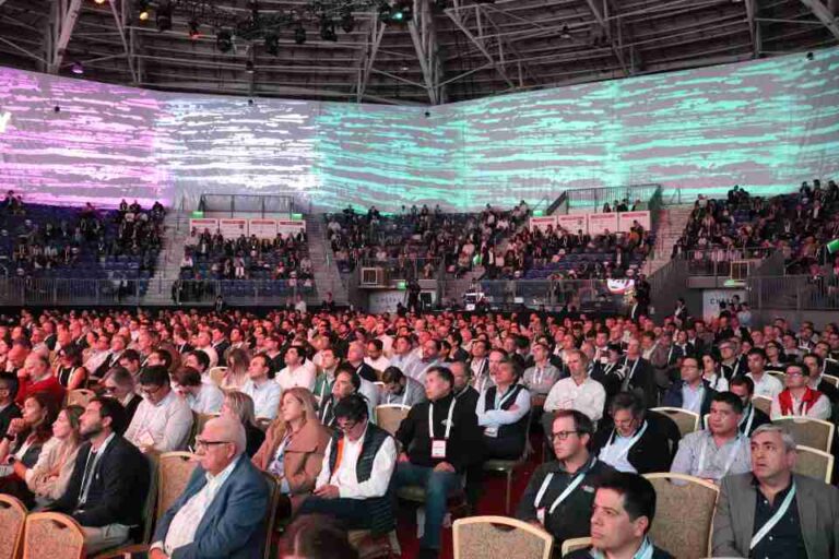 Global Cherry Summit 2025 | Temporada 2024-25 de cerezas cierra con crecimiento de 51% en envíos y aumento en el consumo
