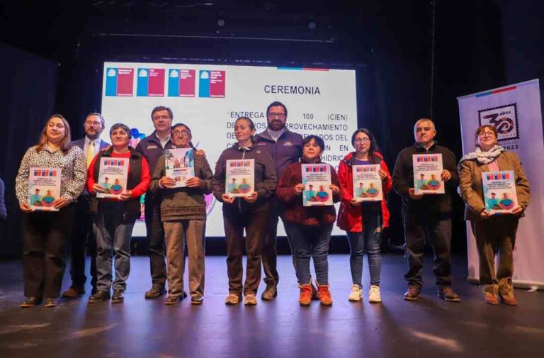 Ministerio de Agricultura entregó 100 derechos de aprovechamiento de aguas a representantes de pueblos originarios de Aysén