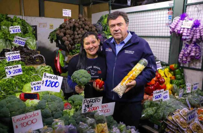 Ministro de Agricultura destaca estabilidad en precios de alimentos de temporada y acuerdos clave con Brasil para el sector agroexportador