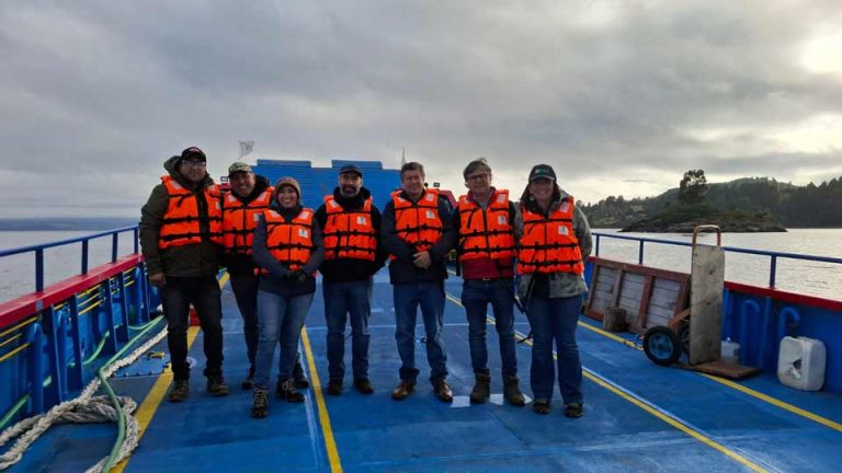 Pequeños productores de Isla Huapi participan en charlas del programa de soberanía alimentaria