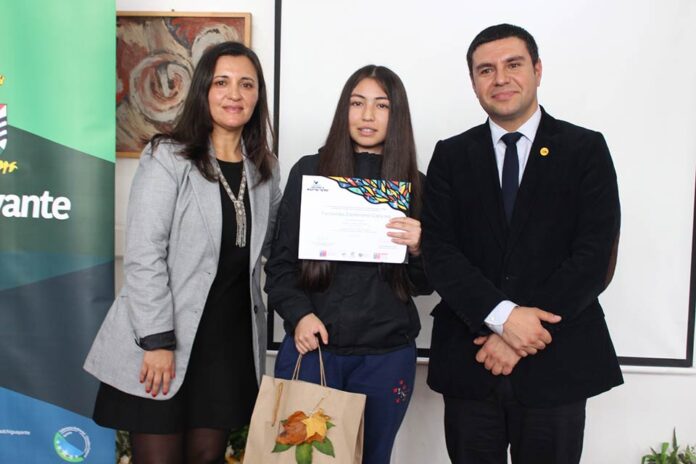 Estudiante de Santa Juana obtiene primer lugar nacional en concurso "Historias de Nuestra Tierra"