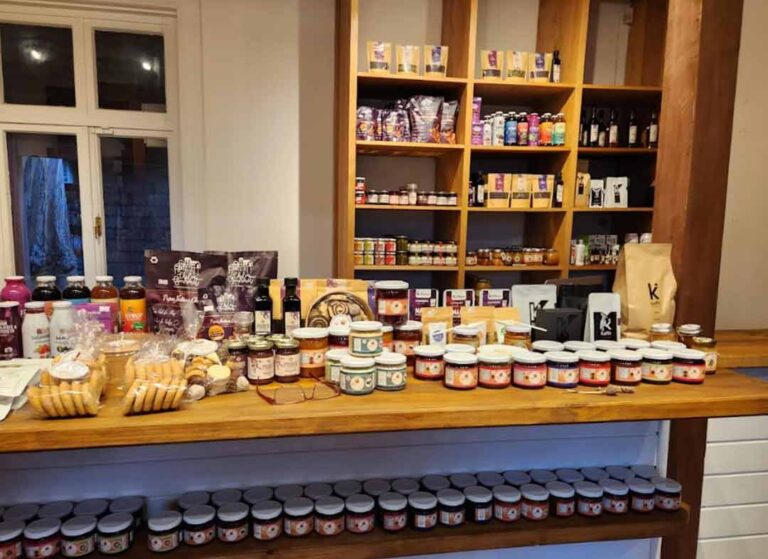 Cooperativa de Apicultores Orgánicos de Chile asumirá administración de la Tienda Mundo Rural en Puerto Varas