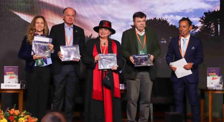 Ministro Valenzuela destaca el aporte de la región al crecimiento del sector silvoagropecuario en el Encuentro Empresarial de La Araucanía