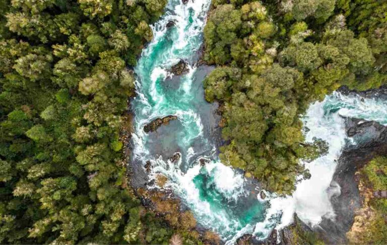 Tecnología espacial para aliviar la crisis hídrica de Chile: Una introducción a la conectividad IoT satelital para la industria del agua 