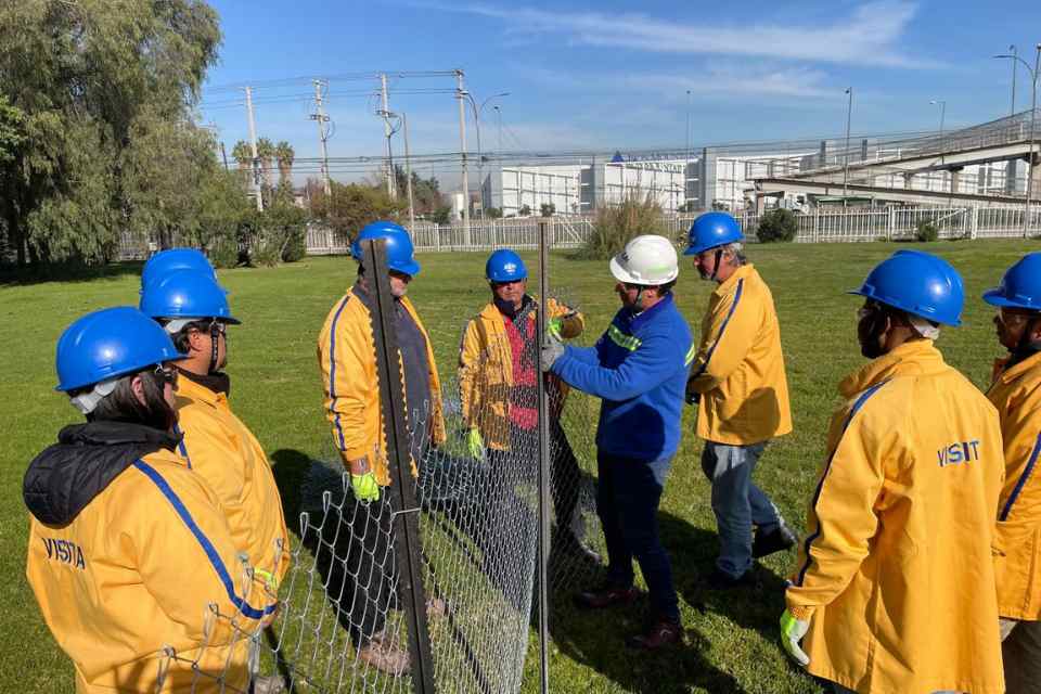 Exitosa capacitación conjunta entre Aceros AZA e Inchalam sobre instalación de Postes AZA