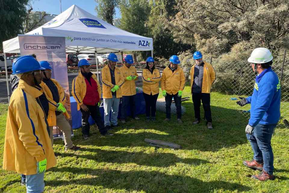 Exitosa capacitación conjunta entre Aceros AZA e Inchalam sobre instalación de Postes AZA