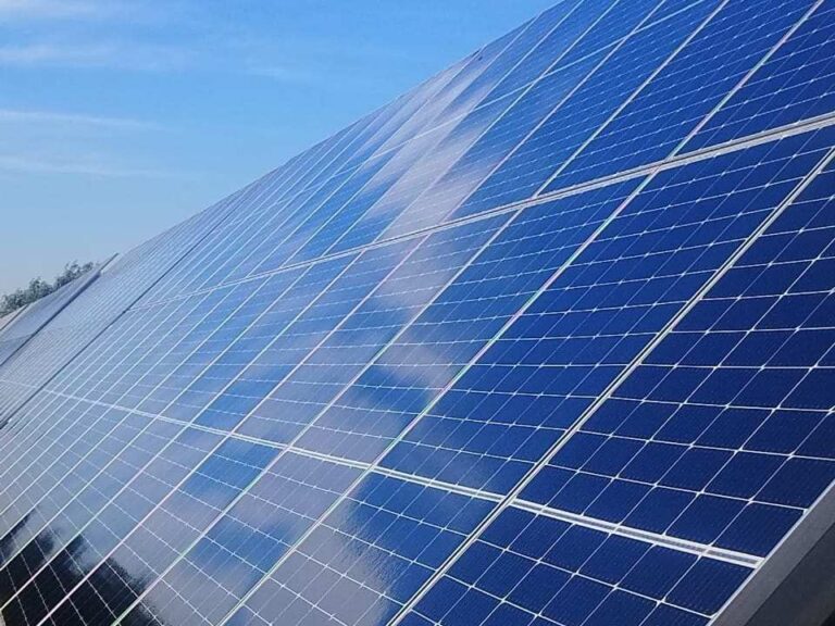 Cómo elegir el sistema solar adecuado para tu empresa