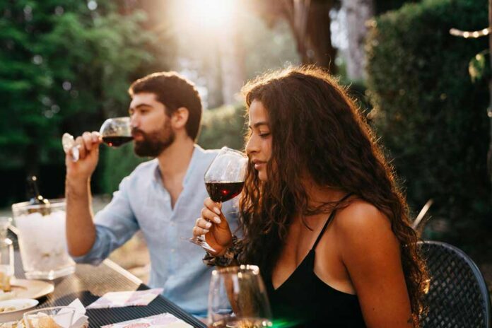 “La Cava Jumbo”: el nuevo y sorprendente espacio para los amantes del vino, licores y sabores que debuta en Chile