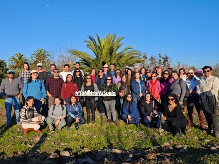 Más de 100 personas se reunieron en Quillota para reflexionar sobre la salud del suelo y el futuro de la agricultura