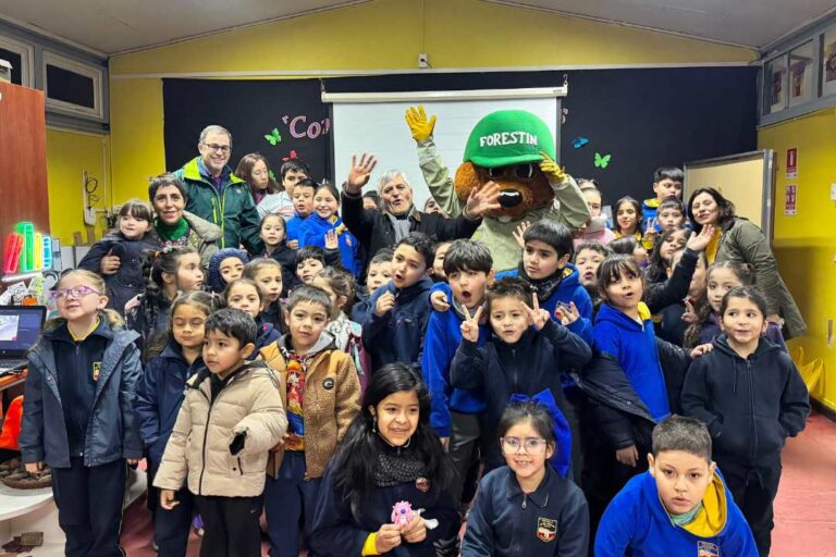 “Yo quisiera ser una cuidadora con los animales” Agricultura conmemora Día Internacional del Huemul con jornadas educativas para estudiantes