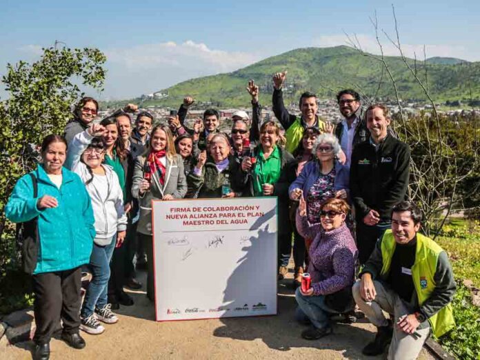 Alianza entre Renca y Coca-Cola Chile permitirá inversión para proyectos de restauración hídrica en cerros de la comuna