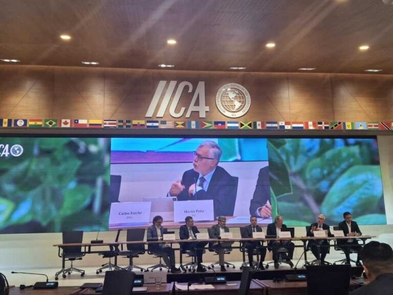 Director de INIA Chile expone en la sede del IICA en Costa Rica sobre políticas agroalimentarias sostenibles