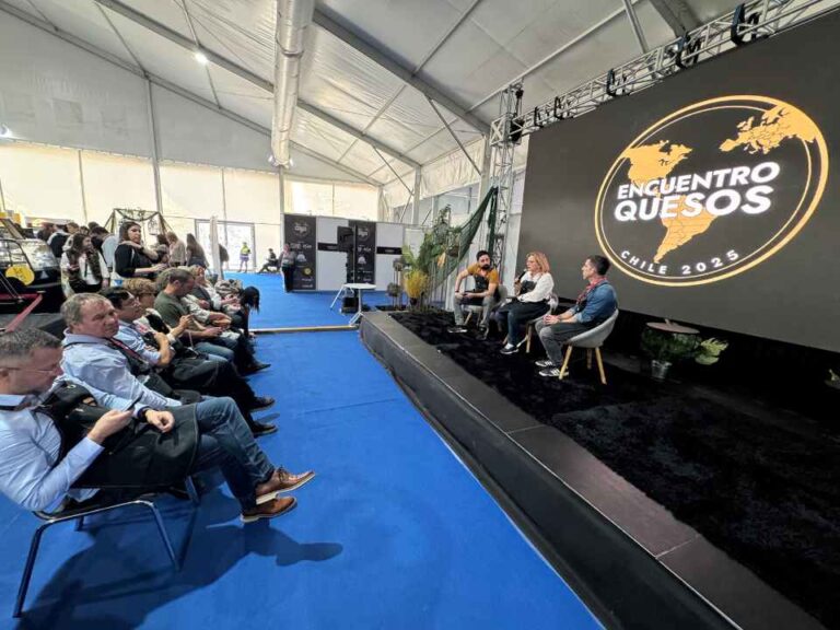 Impulsando la innovación y calidad: Conversatorios de INIA y FIA fortalecen el desarrollo de quesos artesanos. Espacio Food Service 2025
