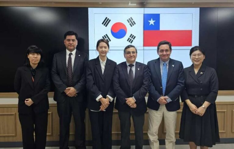 SAG y Frutas de Chile sostienen reunión con autoridades del servicio fitosanitario de Corea