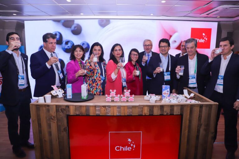 Soprole se convierte en la primera empresa láctea en Chile en obtener el Sello Chile Origen Consciente (ChOC). Cumbre Mundial de la Leche IDF 2025
