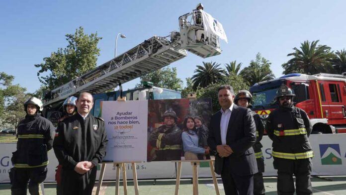 Aguas Andinas y Bomberos RM firman inédito convenio que potencia trabajo conjunto, posibles aportes y mantenimiento de infraestructura esencial
