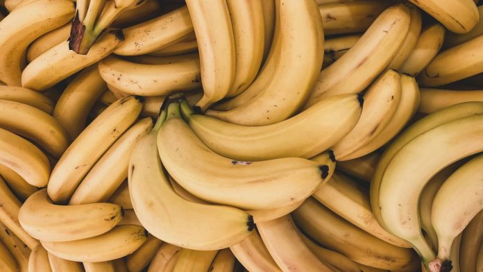 Colombia firma acuerdo comercial con China para el banano, cacao y café.