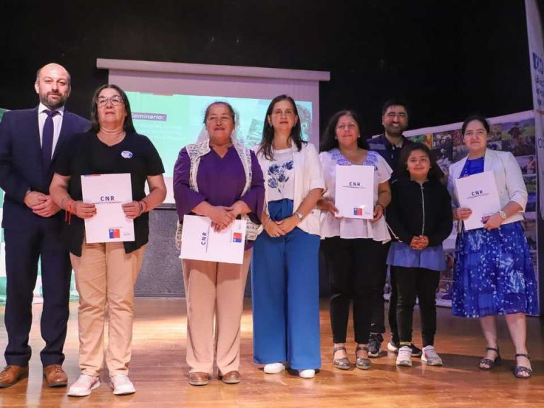 Ministra de Agricultura encabeza seminario junto a mujeres productoras de la región del Maule