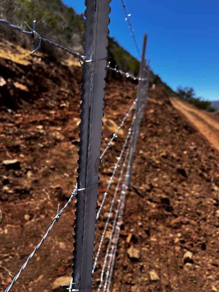 cierre agrícola poste aza. Cliente elige Poste AZA por su rápida instalación en cierre agrícola de 2,9 km
