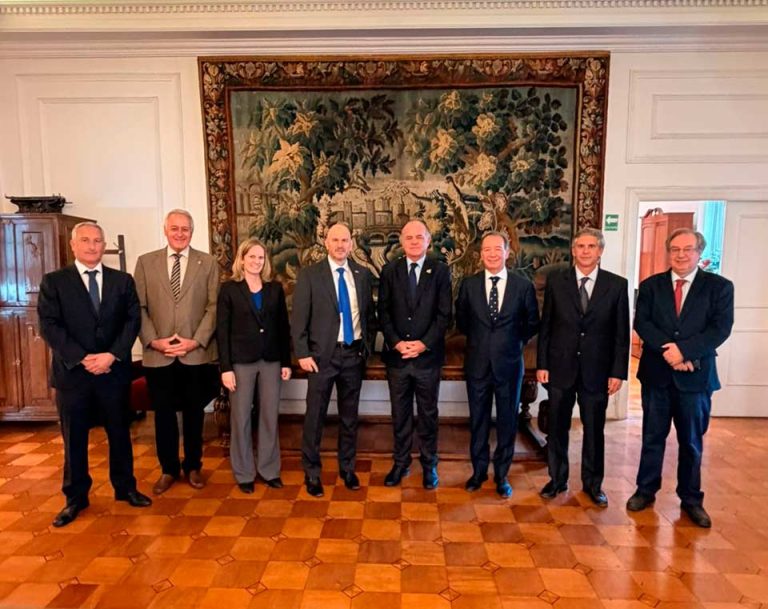 Embajador de Estados Unidos se reúne con líderes del sector agrícola chileno para fortalecer agenda bilateral
